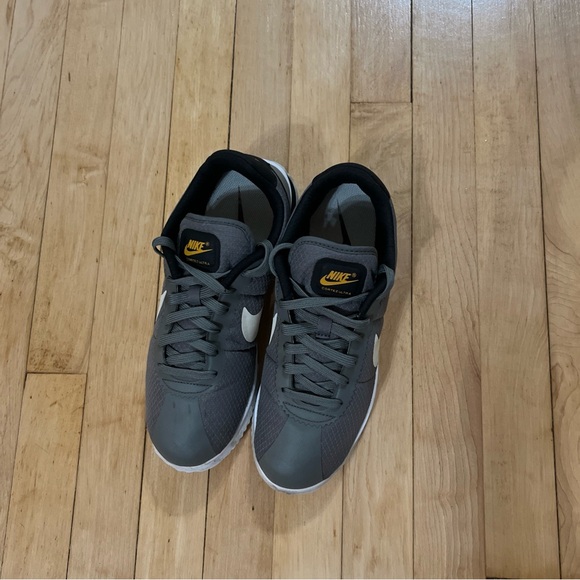 Nike Dark Gray Sneakers with White and Gold Accents - Picture 5 of 6